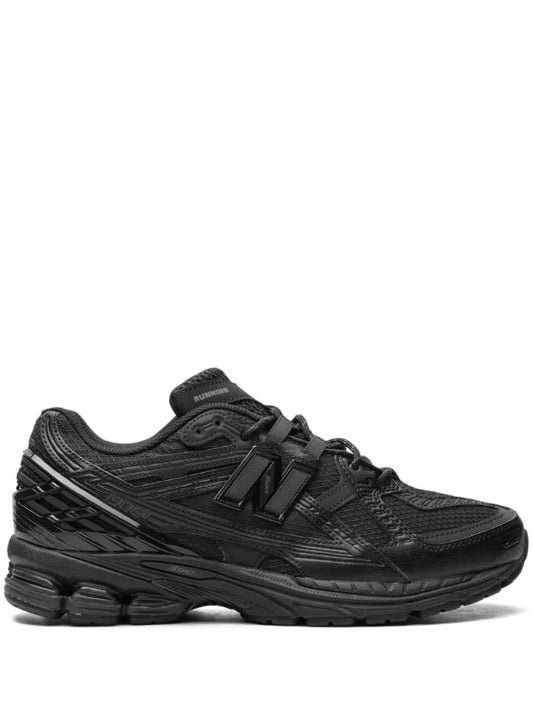 New Balance Triple Black